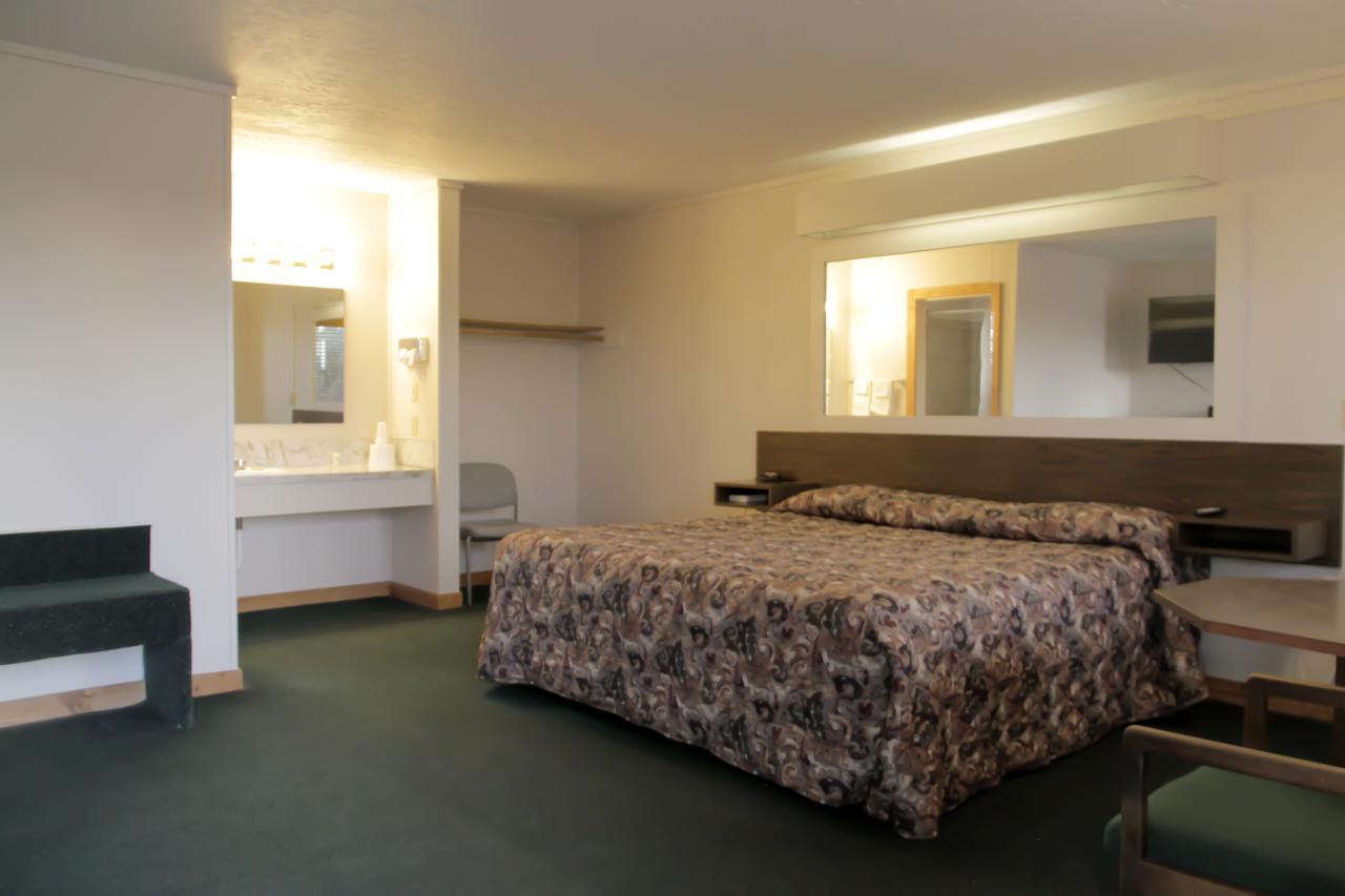 The Village Inn Motel & Restaurant Challis Extérieur photo