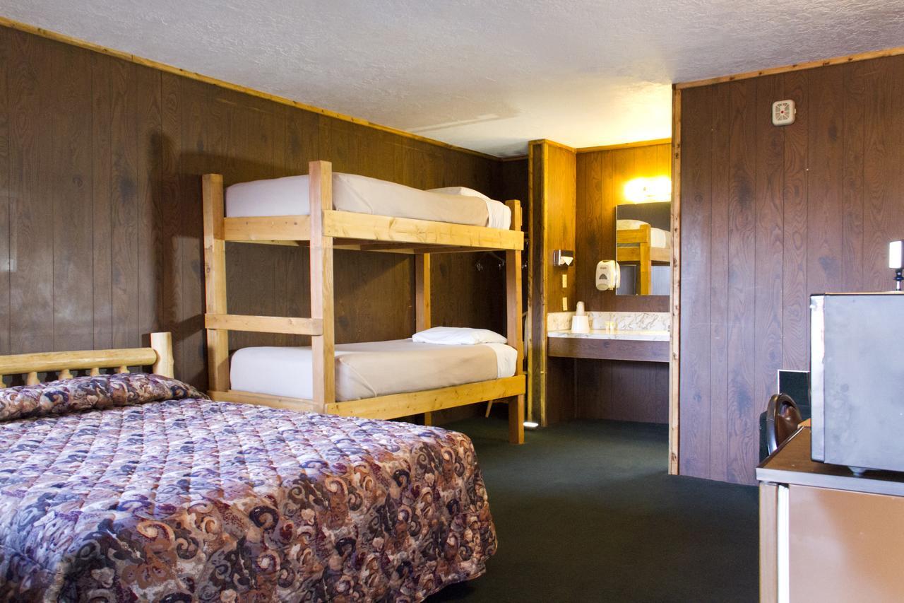 The Village Inn Motel & Restaurant Challis Extérieur photo