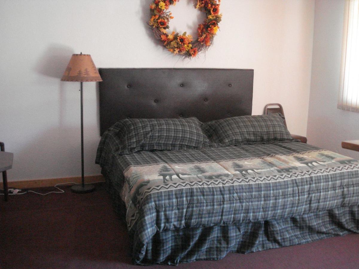 The Village Inn Motel & Restaurant Challis Extérieur photo